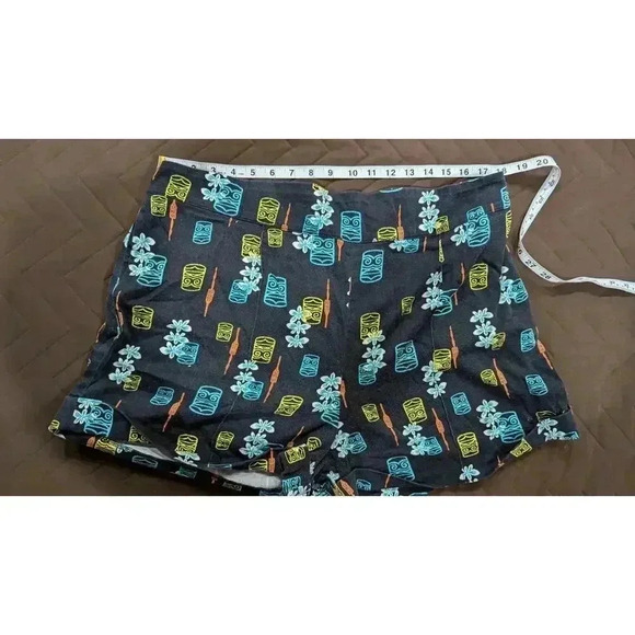 Women's Pinup Style shorts by Laura Byrnes in size 4x black with Tiki print - Picture 1 of 5
